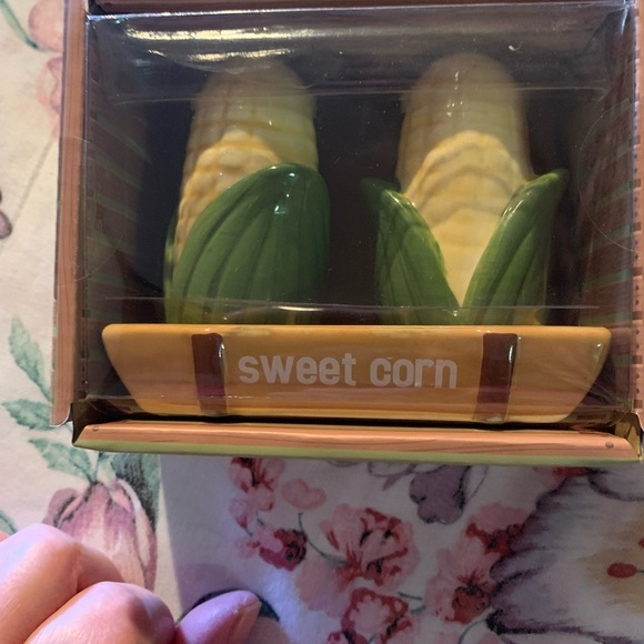 Sweet Corn Salt and Pepper Shakers - Picture 1 of 3